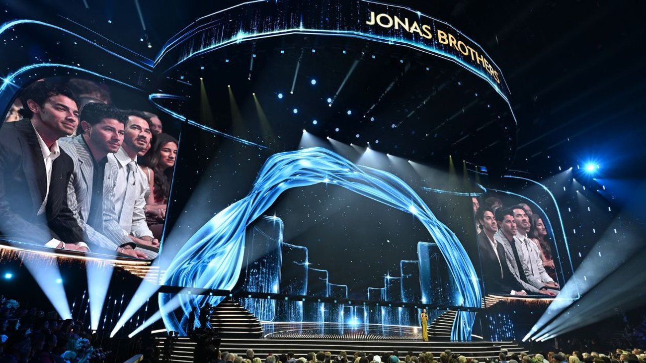 Nombran a Anne Hathaway y Jonas Brothers Leyendas Disney