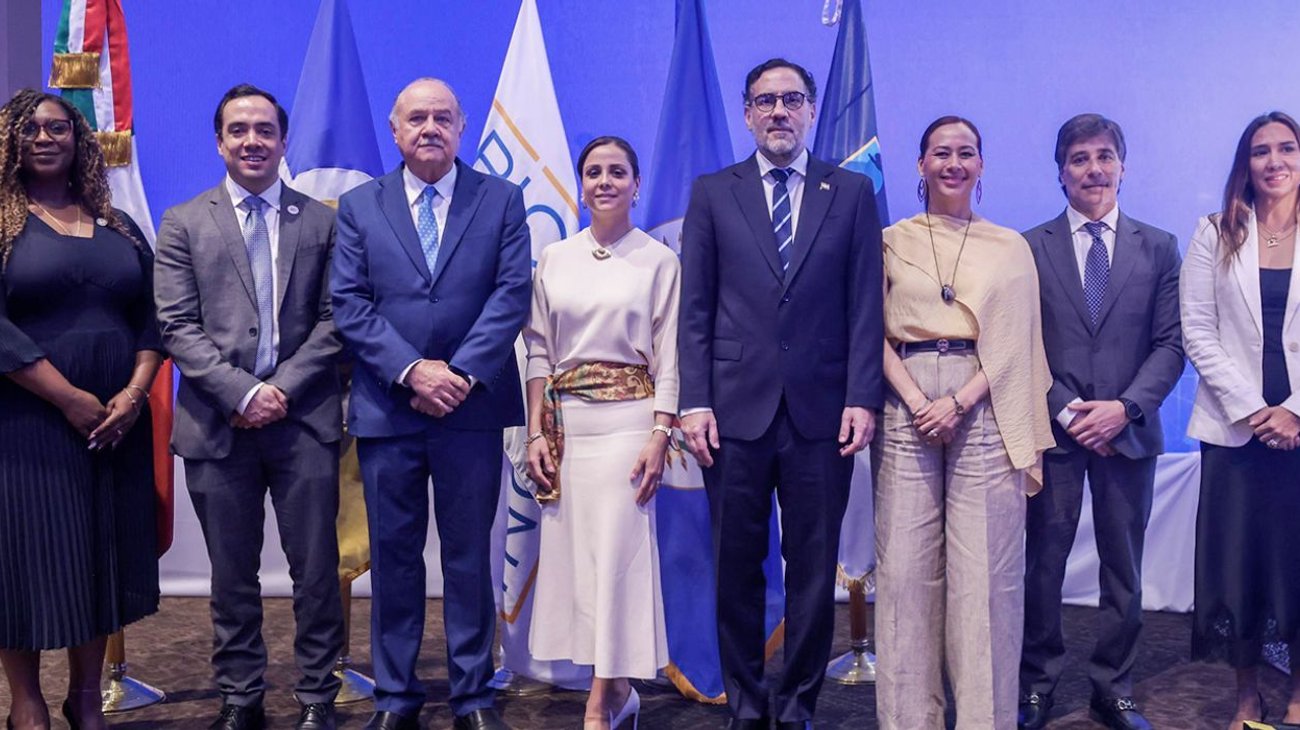 Debaten en Nuevo León sobre compras públicas e IA