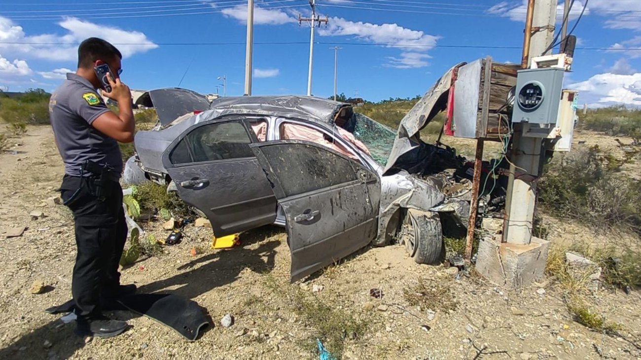 Destroza su auto tras volcar en la vía General Cepeda