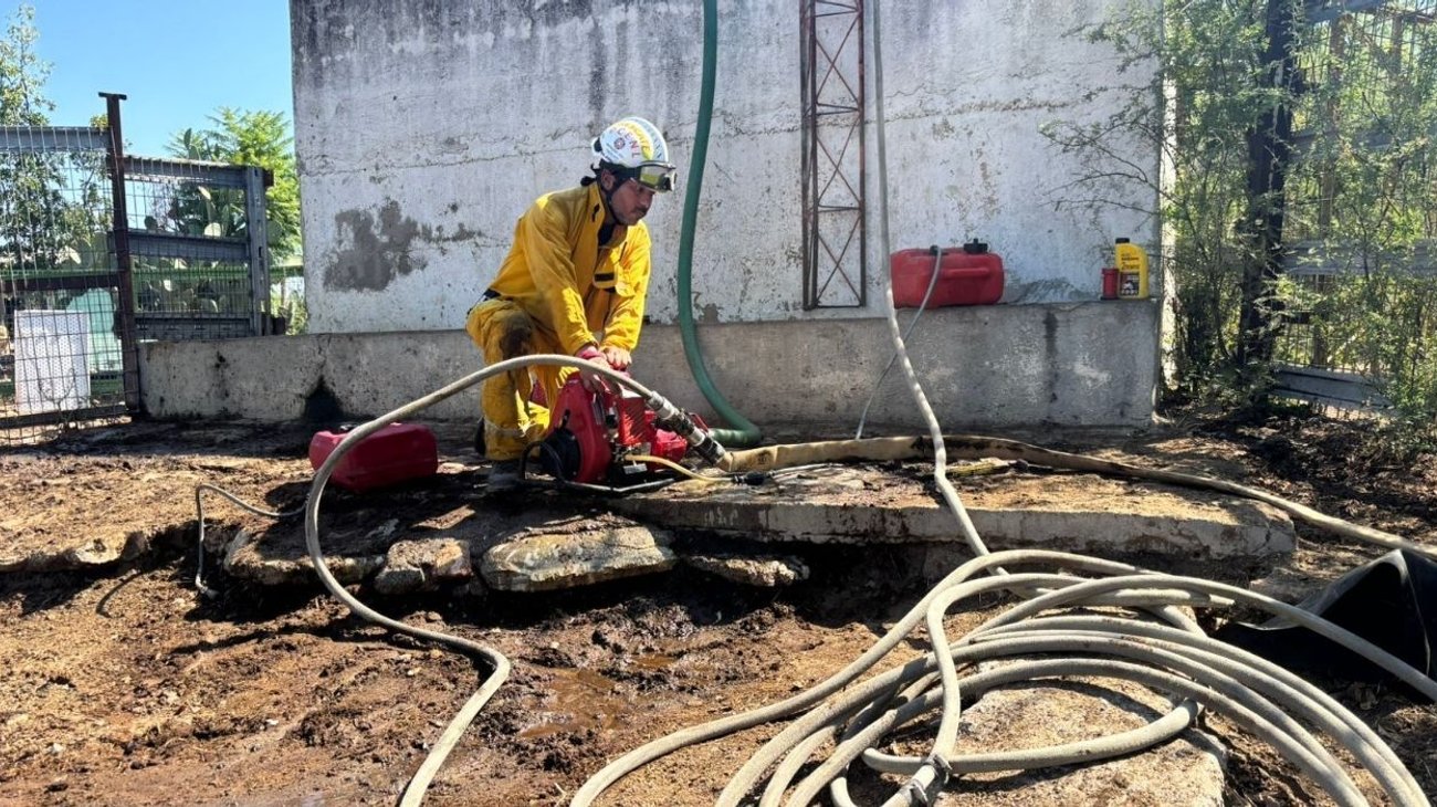 Combaten fuego en Cerro de Picachos con apoyo de helicóptero