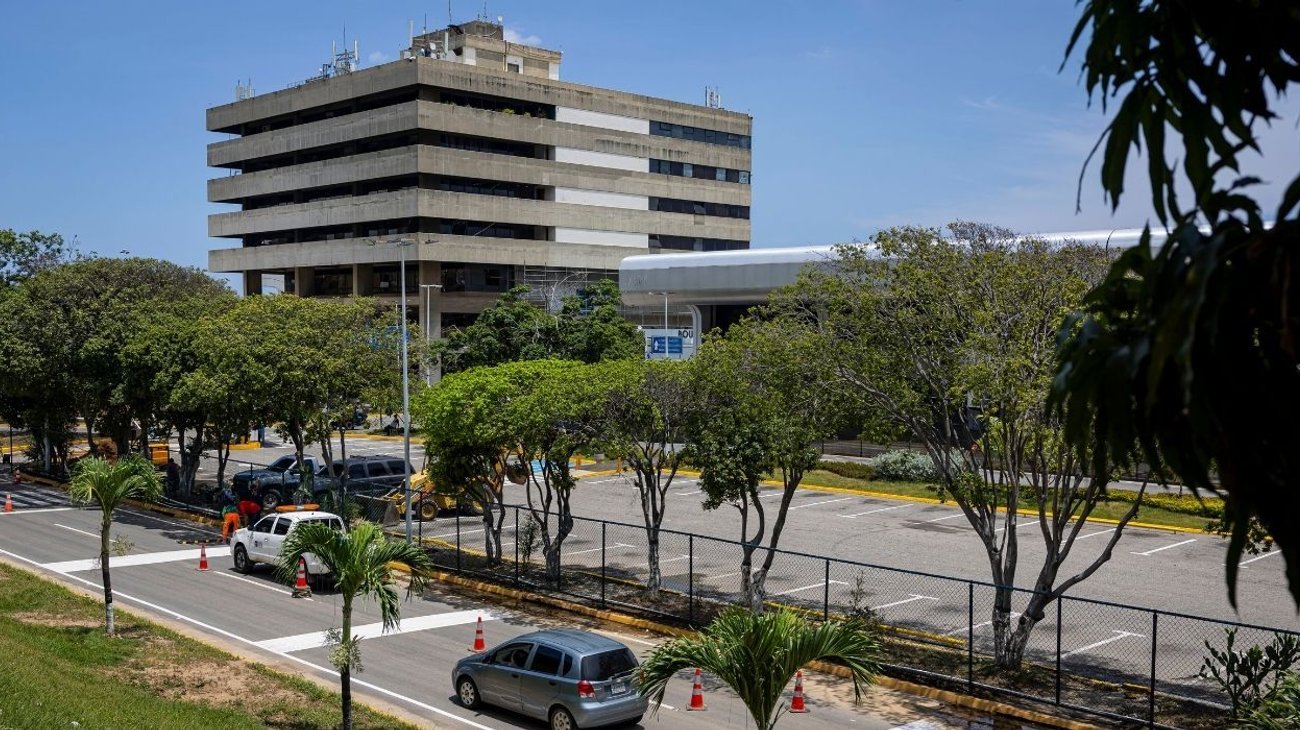 Aeropuerto de Maiquetía reanuda sus vuelos tras terremoto