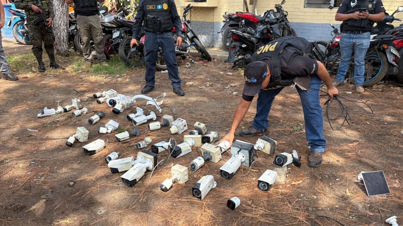Desmontan 32 cámaras de vigilancia ilegal en Guatemala