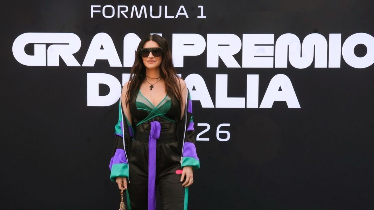 Laura Pausini luce su estilo en el Gran Premio de Italia