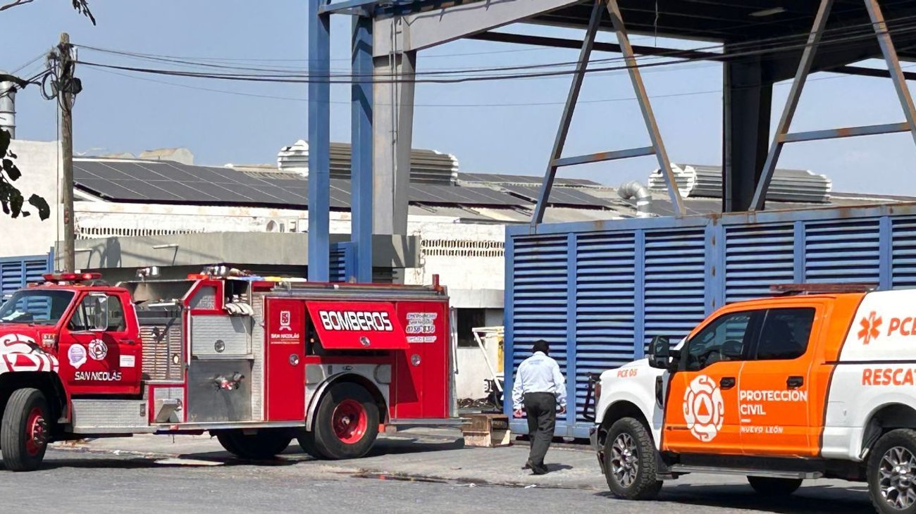 Incendio consume residuos en fábrica de San Nicolás