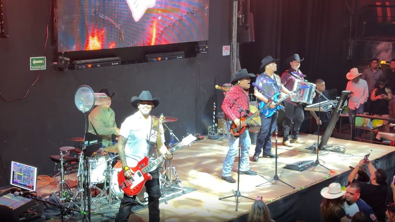 Ofrece Bronco shows sorpresa en clubes de Monterrey