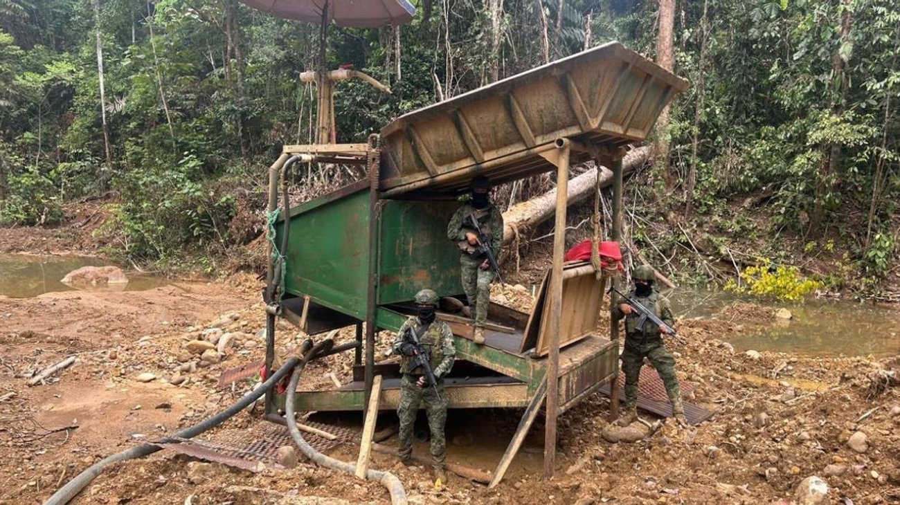 Destruyen minería ilegal en la frontera de Ecuador