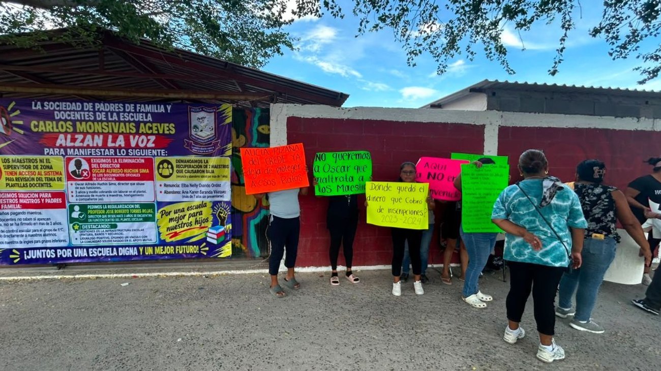 Cierran padres escuela por disputa de dirección en Reynosa
