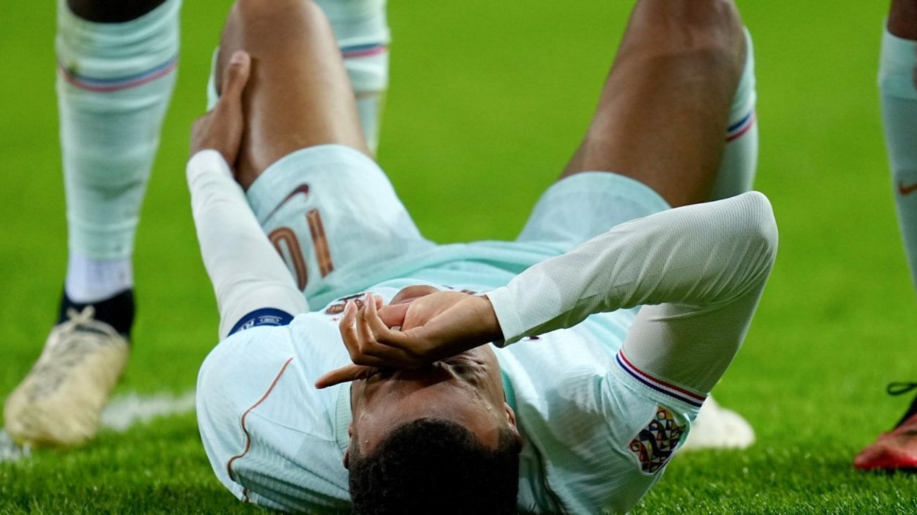 Sufre Kylian Mbappé lesión de rodilla durante partido