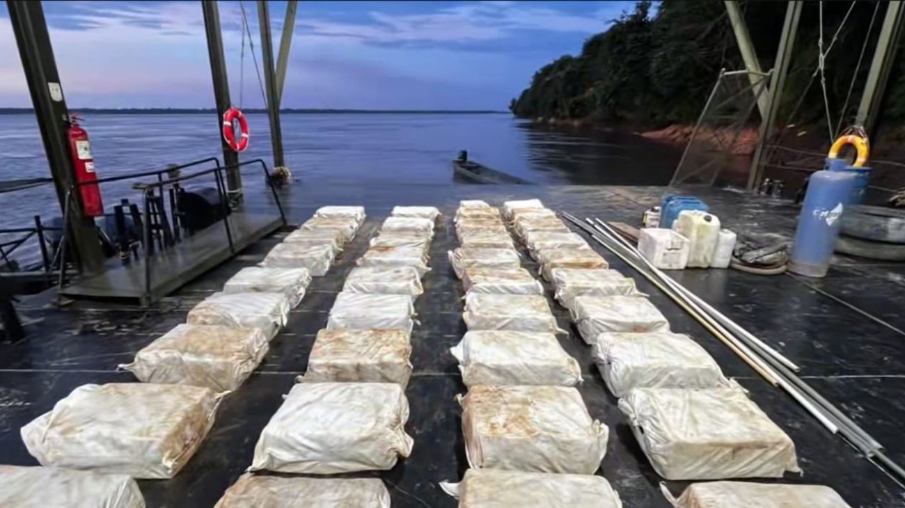 Decomisan tonelada y media de cocaína en río de Colombia