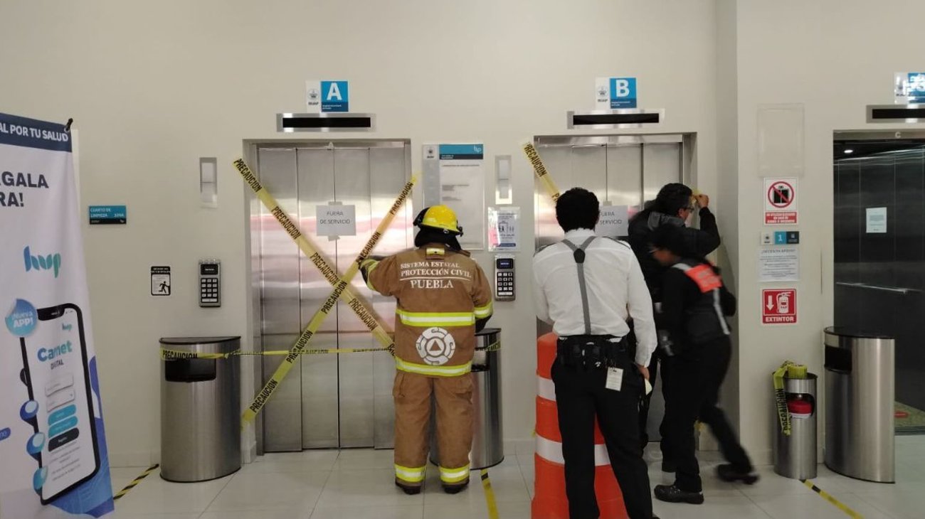 Rescatan a mujer de la tercera edad atrapada en elevador