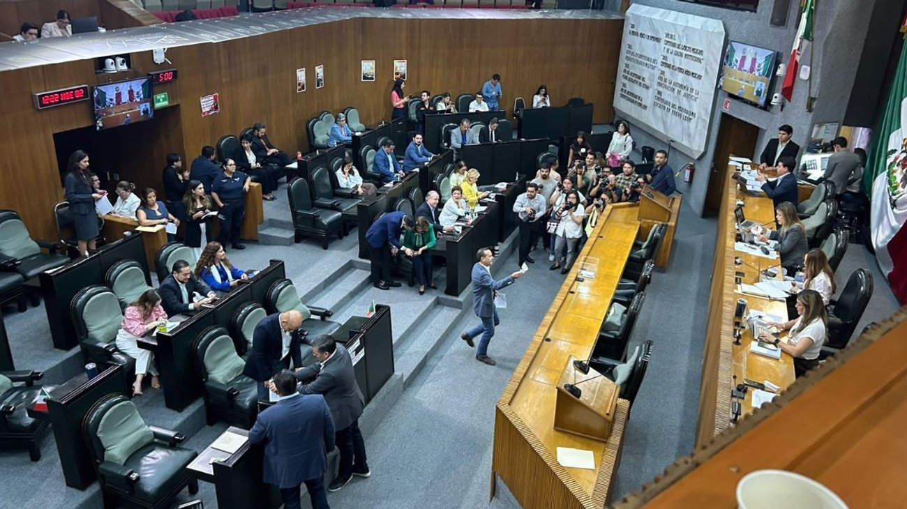 PRI, PAN y MC suman diputados tras reconfigurar bancadas