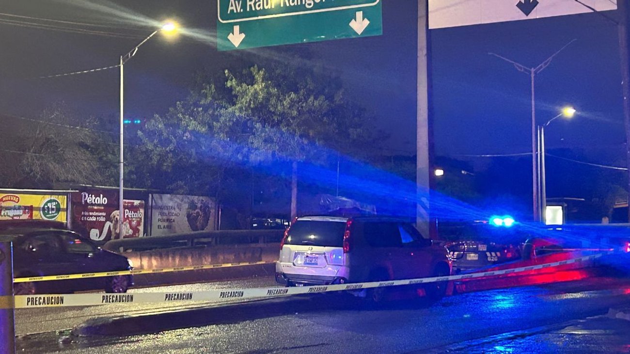 Muere mujer tras chocar con señalamiento en Monterrey