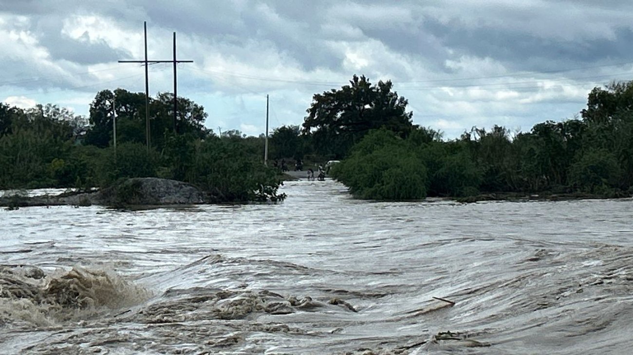 Caudal del Río San Juan cubre los vados; vecinos no pueden cruzar