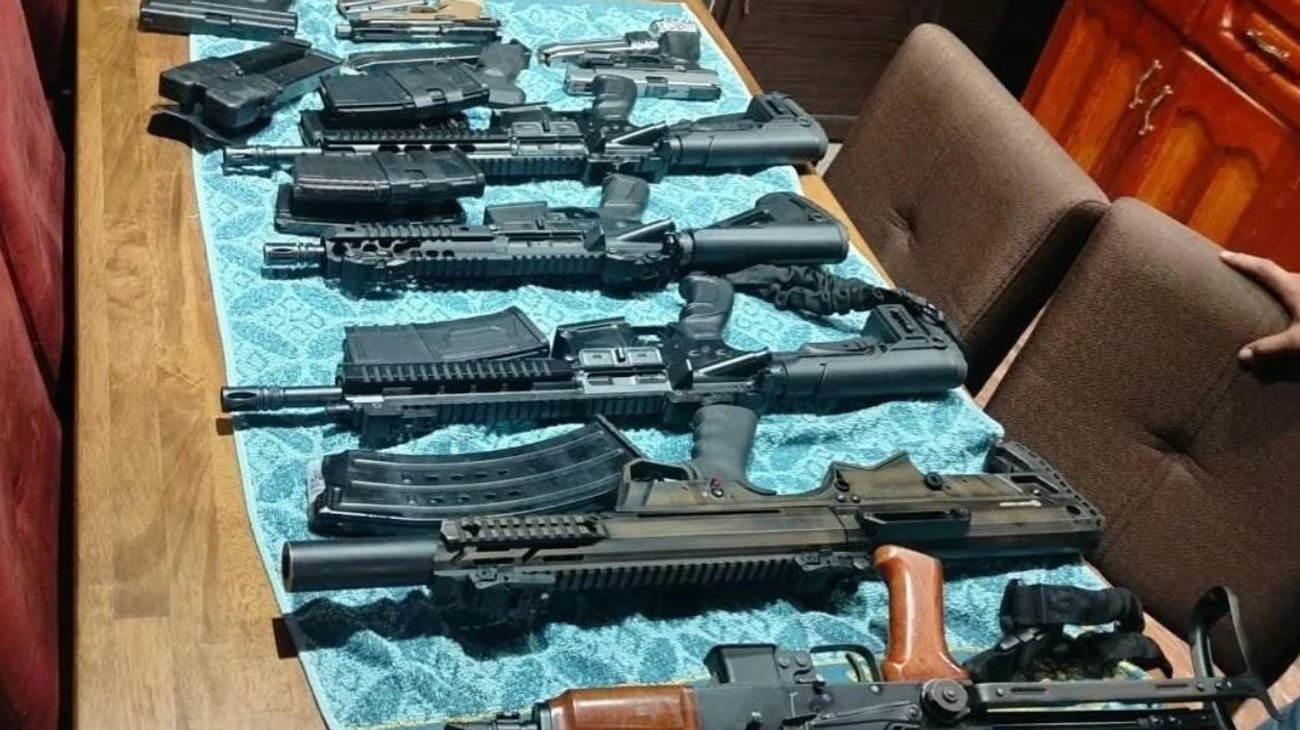 Incautan arsenal durante allanamiento en Zacapa, Guatemala