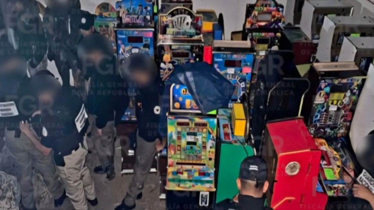 Decomisa la FGR 87 tragamonedas en mercado de Chiapas