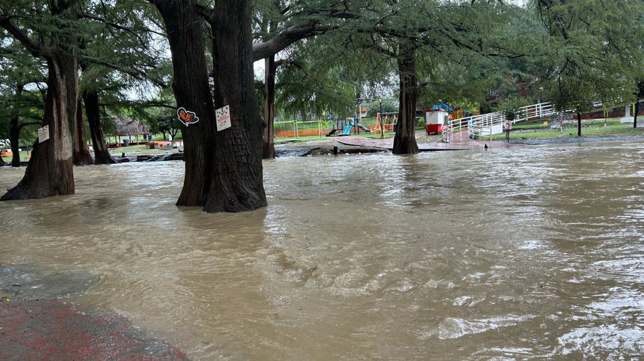 Crece corriente en el río La Silla en Guadalupe