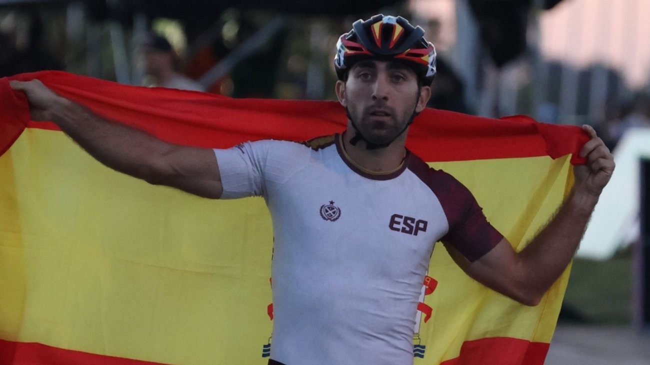 Gana Jhoan Guzmán su quinta medalla con récord mundial 