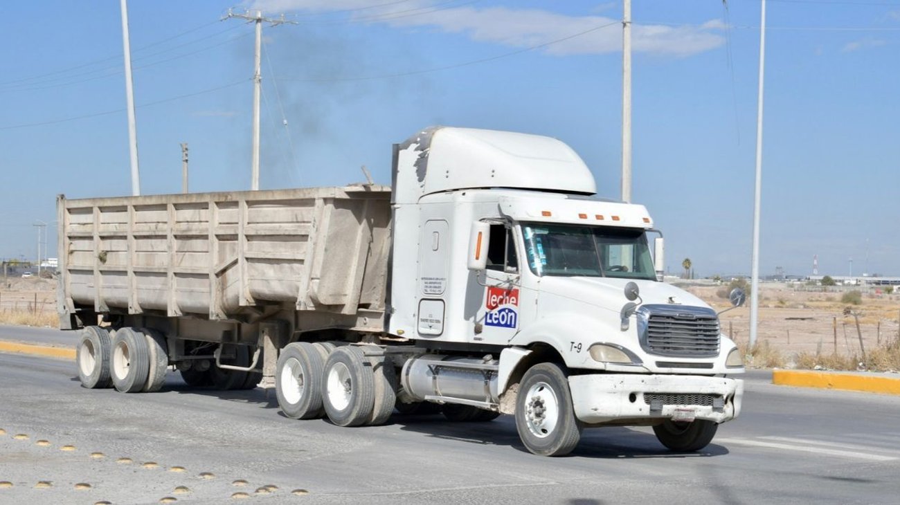 Anuncian paro indefinido de transportistas de carga en Coahuila