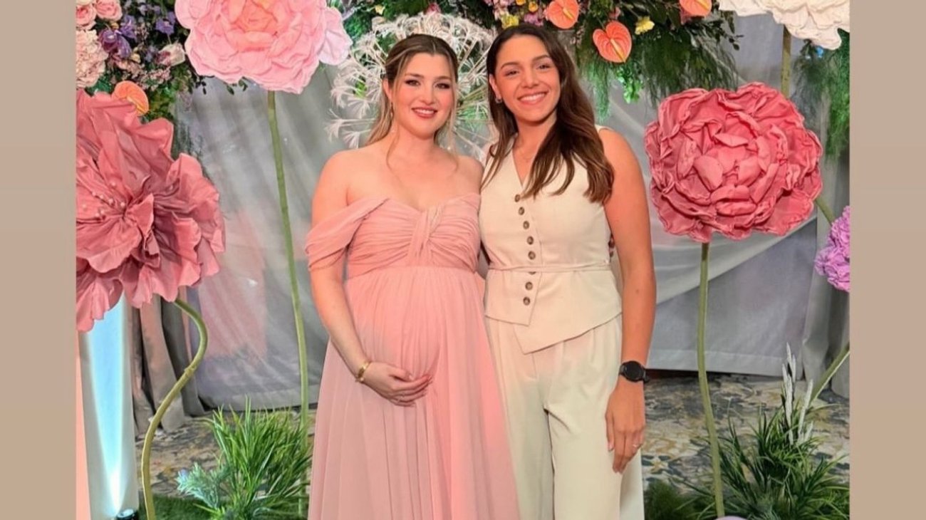 Melenie Carmona celebra baby shower rodeada de su familia