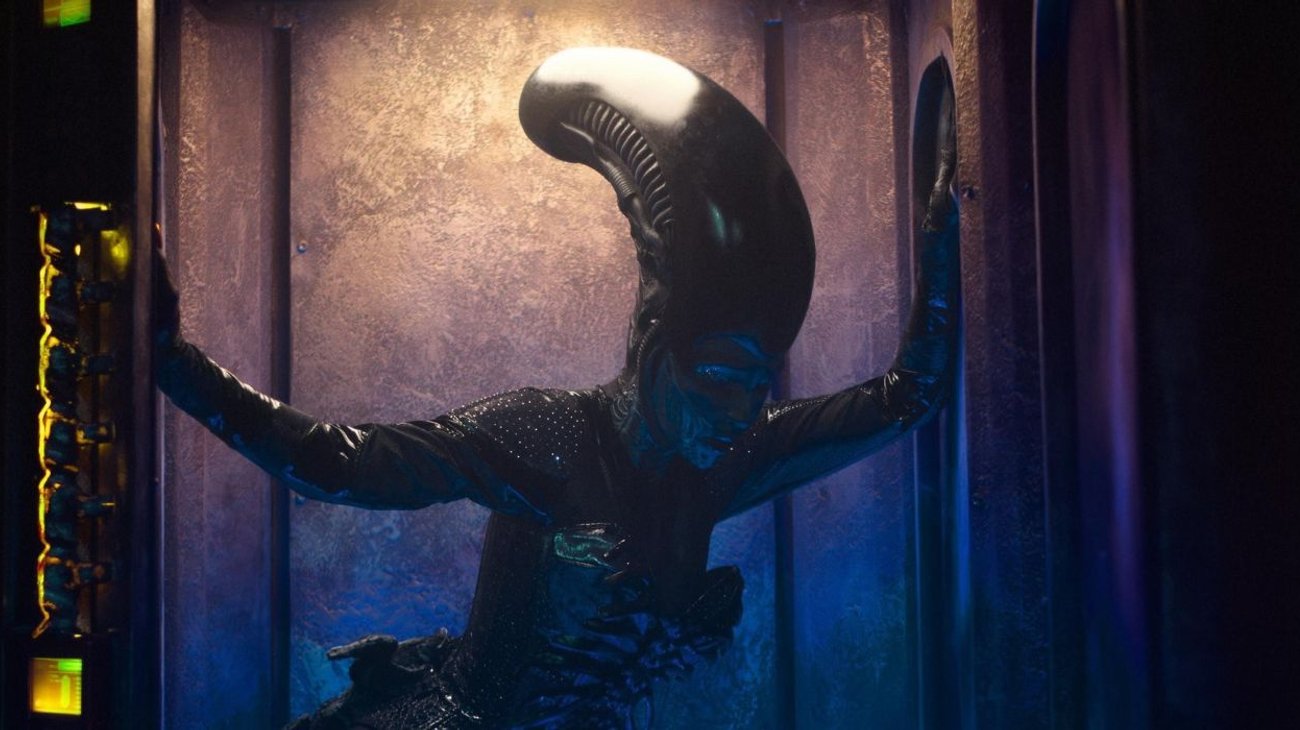 Belinda sorprende con su disfraz de alien en el Beliween