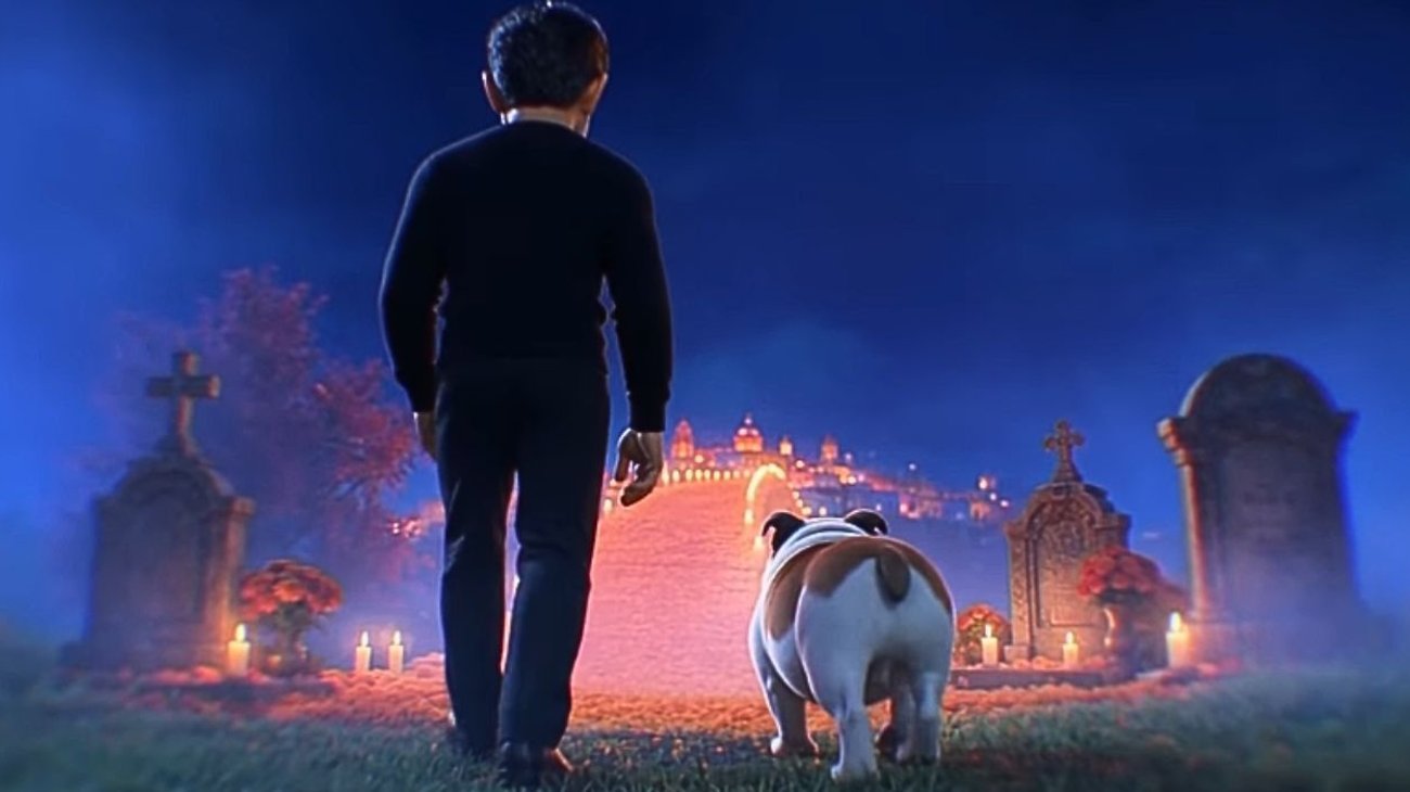 El actor Eugenio Derbez homenajea a su perrita Fiona