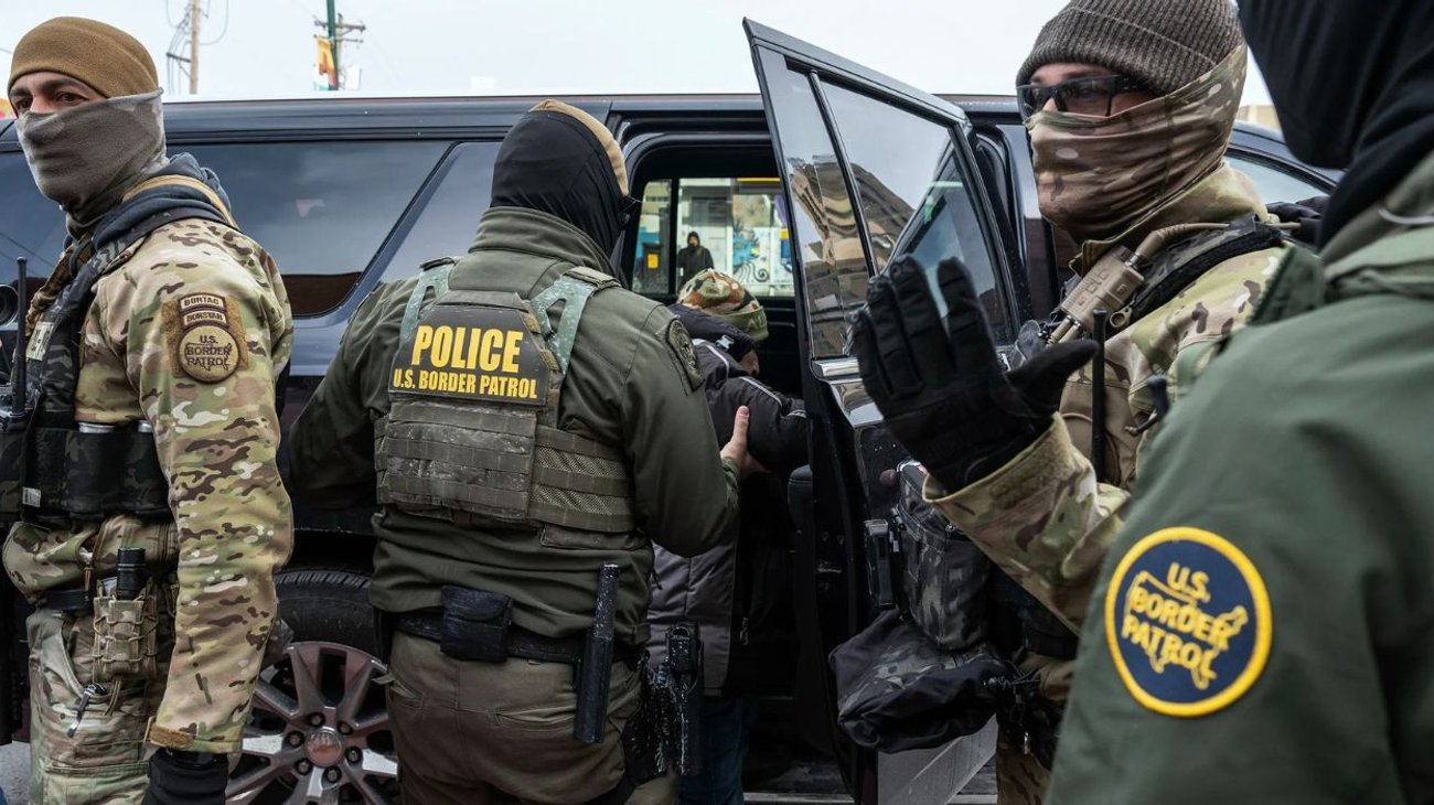 Abren investigación por muerte de migrante por disparo del ICE