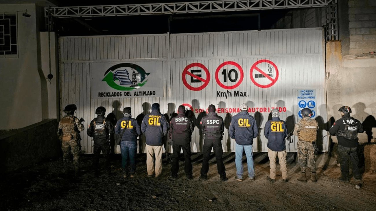 Aseguran a ocho hombres y 250,000 litros de huachicol en Veracruz