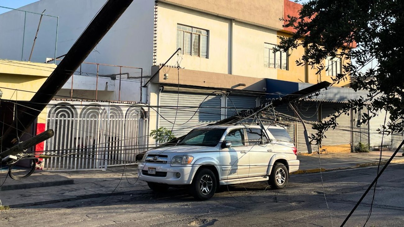 Jalan tráileres cableado y paralizan López Mateos