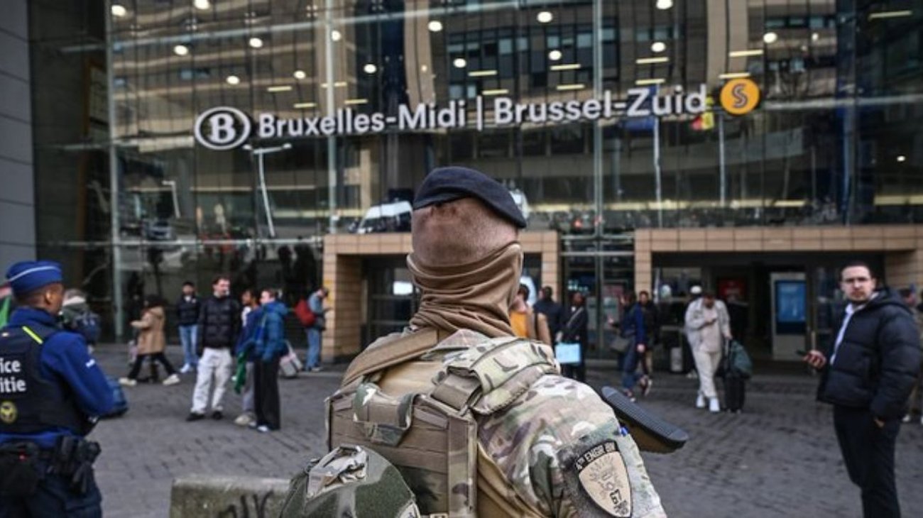 Detienen a hombre con fusil Kalashnikov en estación de Bruselas