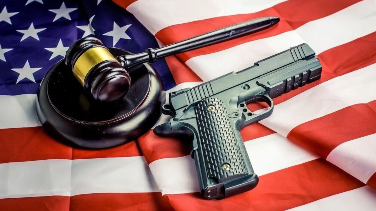 Trump revisará normativas sobre armas promulgadas por Biden