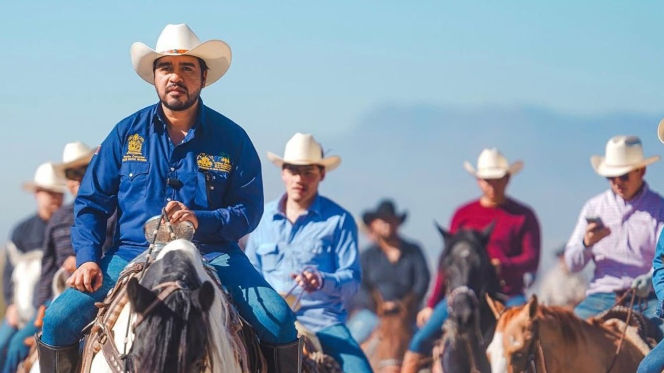 Celebran con cabalgata aniversario de fundación de Santa Catarina