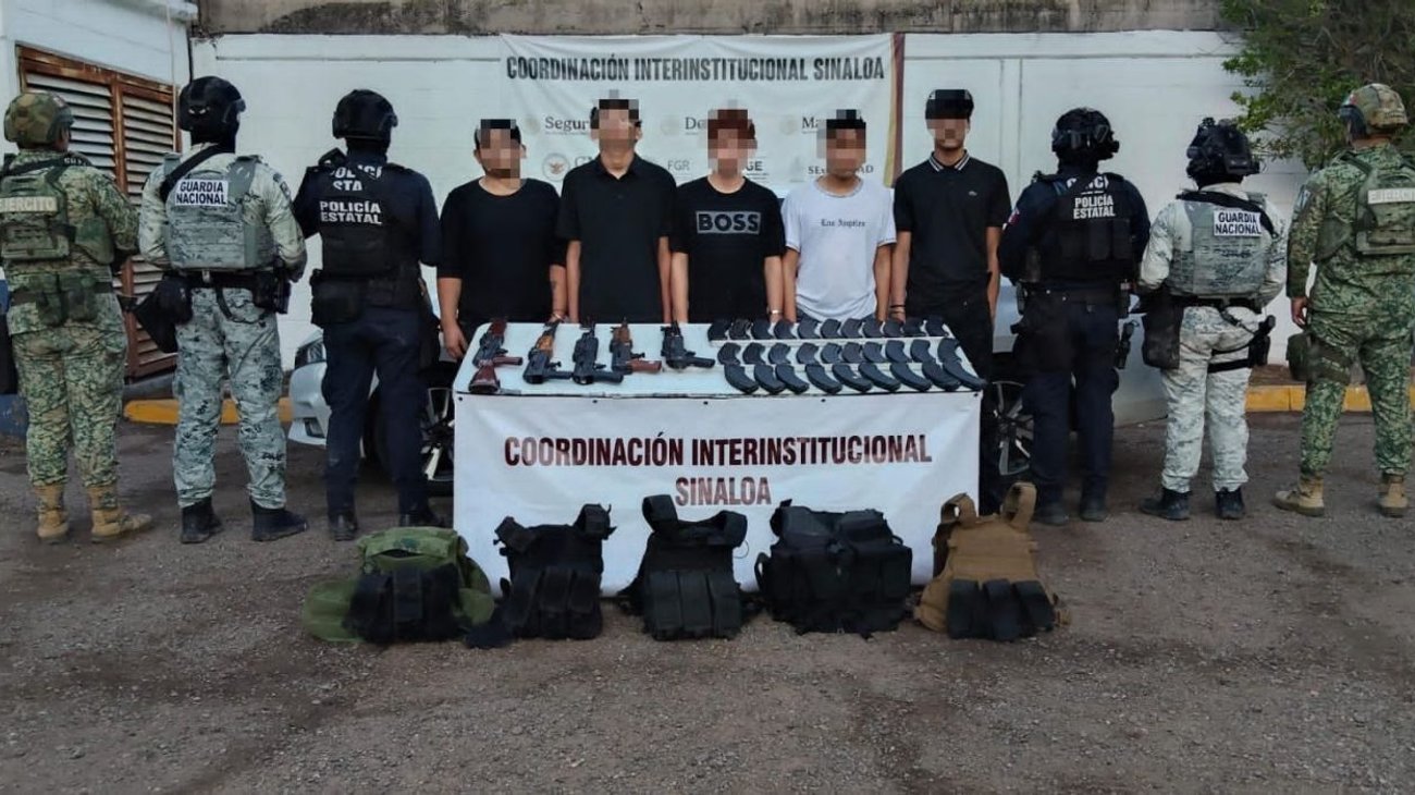 Capturan a cinco armados con arsenal tras denuncia en Sinaloa
