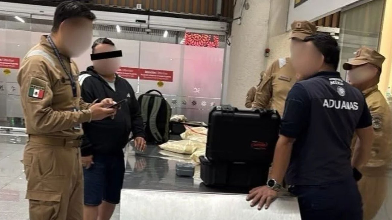 Decomisan 10 kilos de presunta droga en equipaje en el AICM