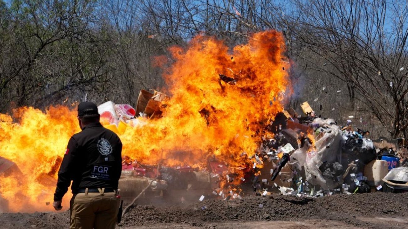 Incineran 3.8 toneladas de estupefacientes en Sinaloa