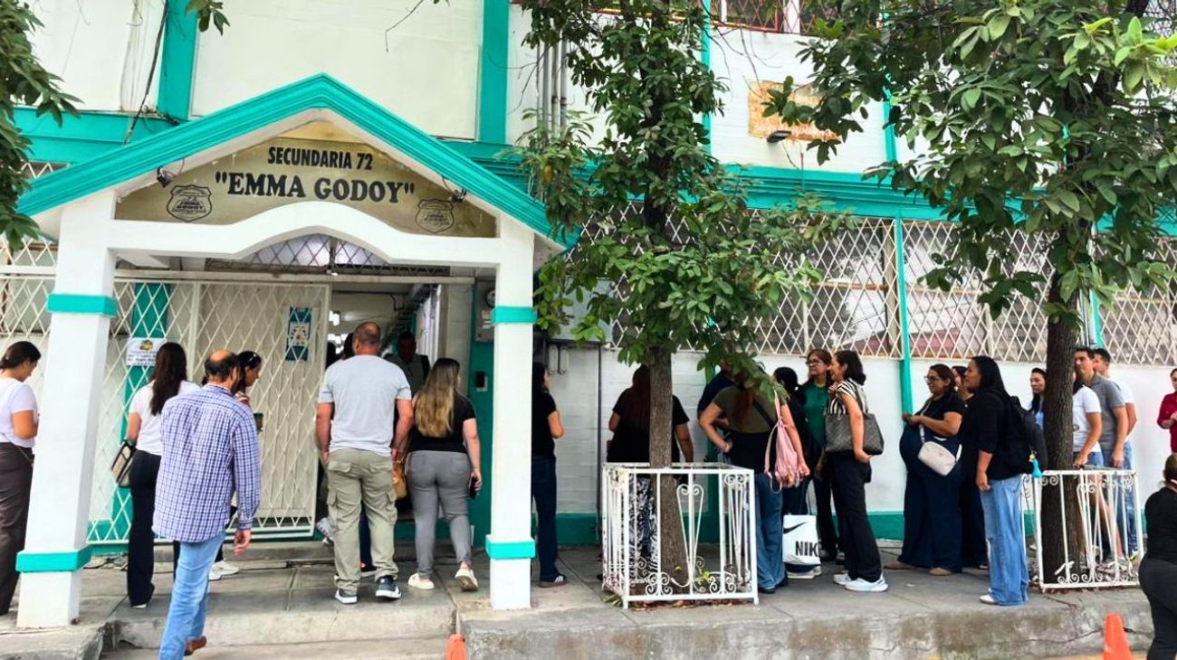 Denuncian robo de pagos de graduación en Monterrey