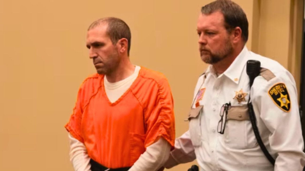 Finge su muerte para huir con otra mujer; abandona a sus hijos