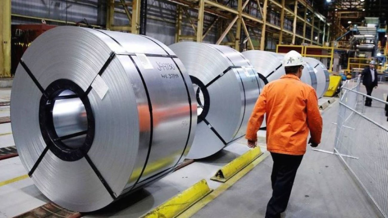 EUA amplía aranceles del 50 % a 400 productos de acero y aluminio