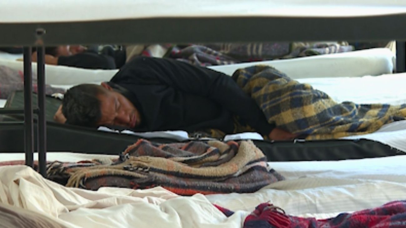 Albergue 'El Refugio' abre ante intenso frío en Monterrey