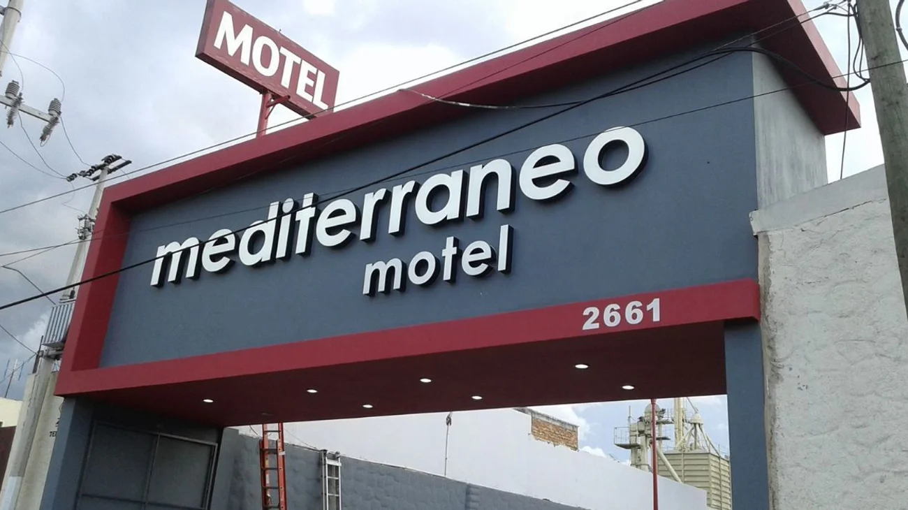 Hallan a mujer de 20 años muerta en jacuzzi de un motel