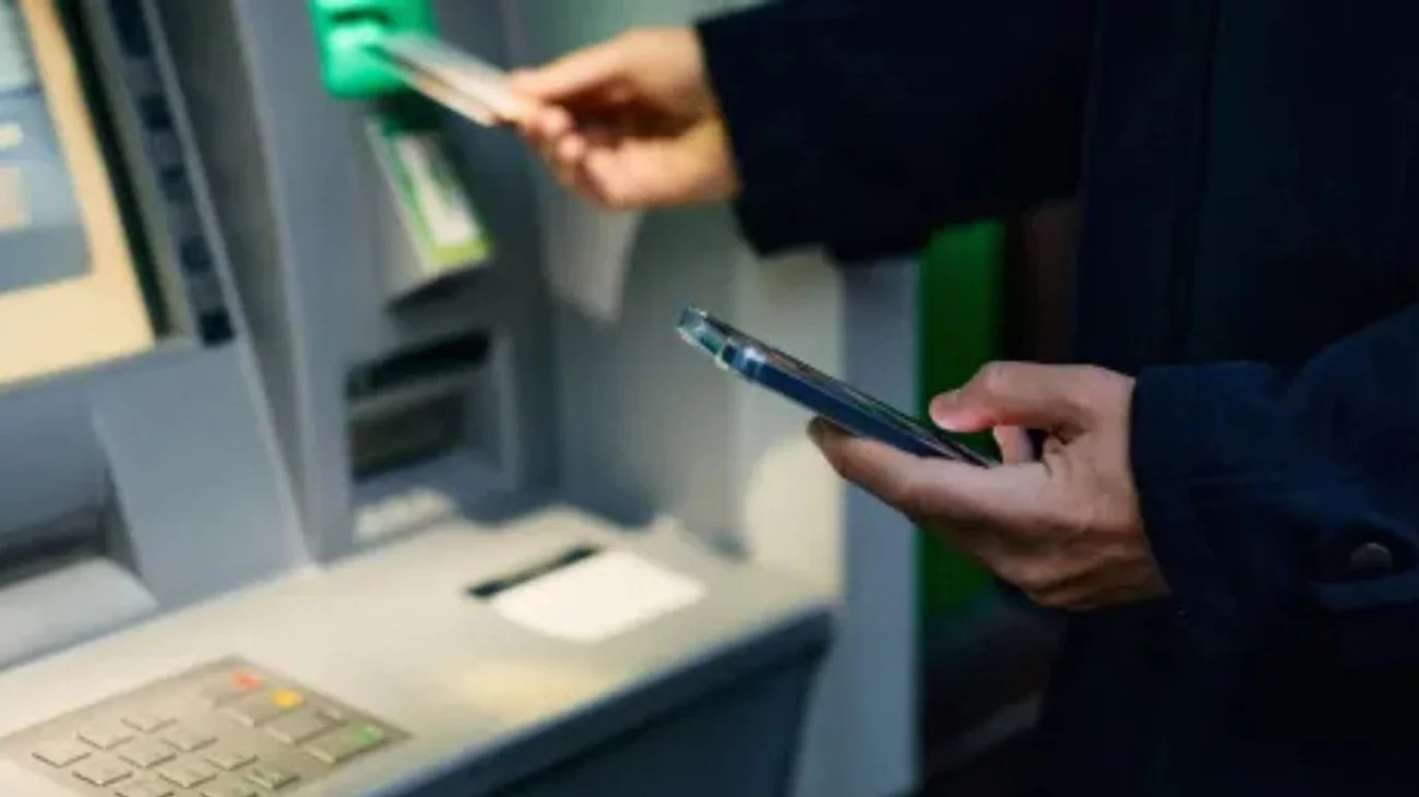 Banco transfiere por error 81 billones de dólares a un cliente