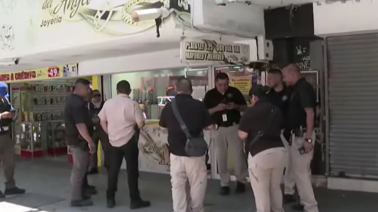 Hombre comete asalto en joyería y se da a la fuga en Monterrey