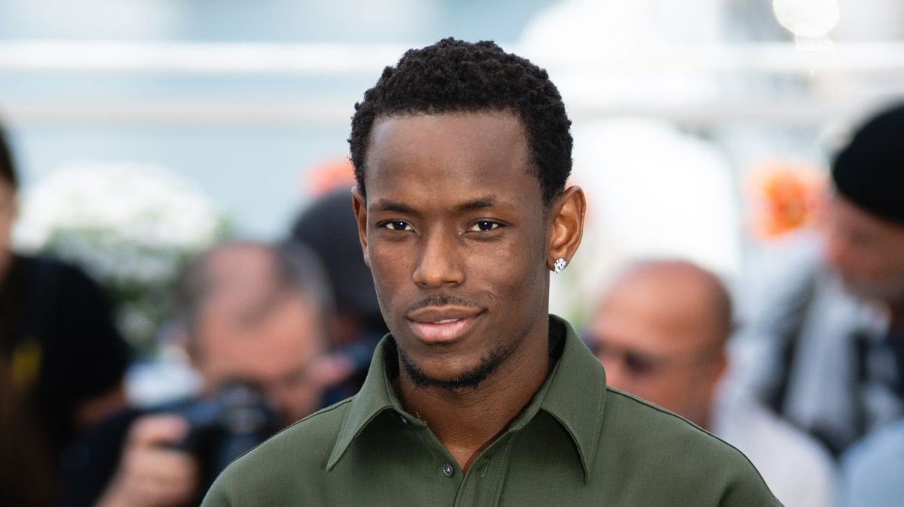 Sale bajo fianza el actor Michael Ward tras acusación de abuso