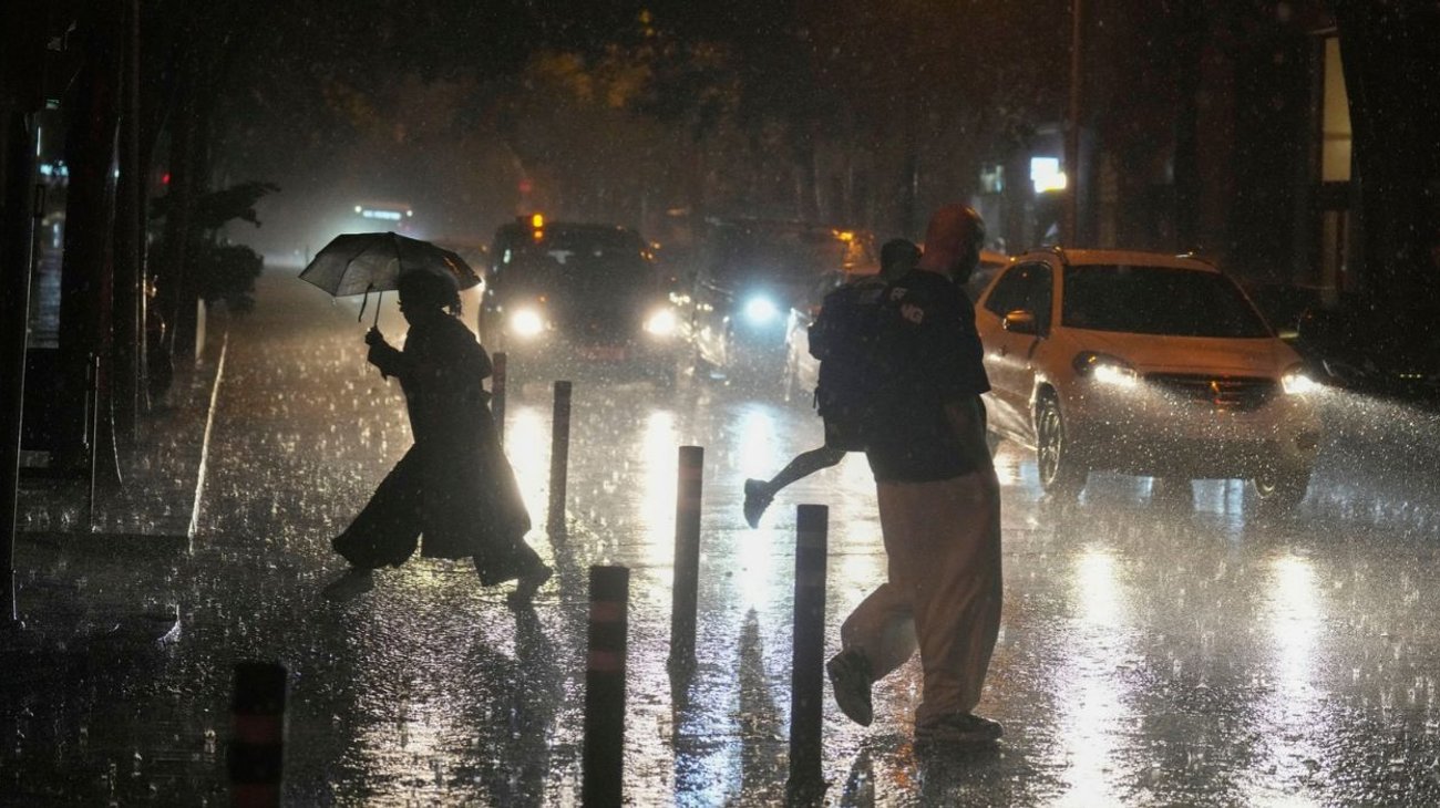 Suspenden movilidad en Cataluña por lluvias torrenciales