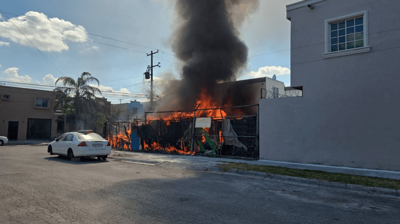 Incendio reduce a cenizas vivienda en Guadalupe