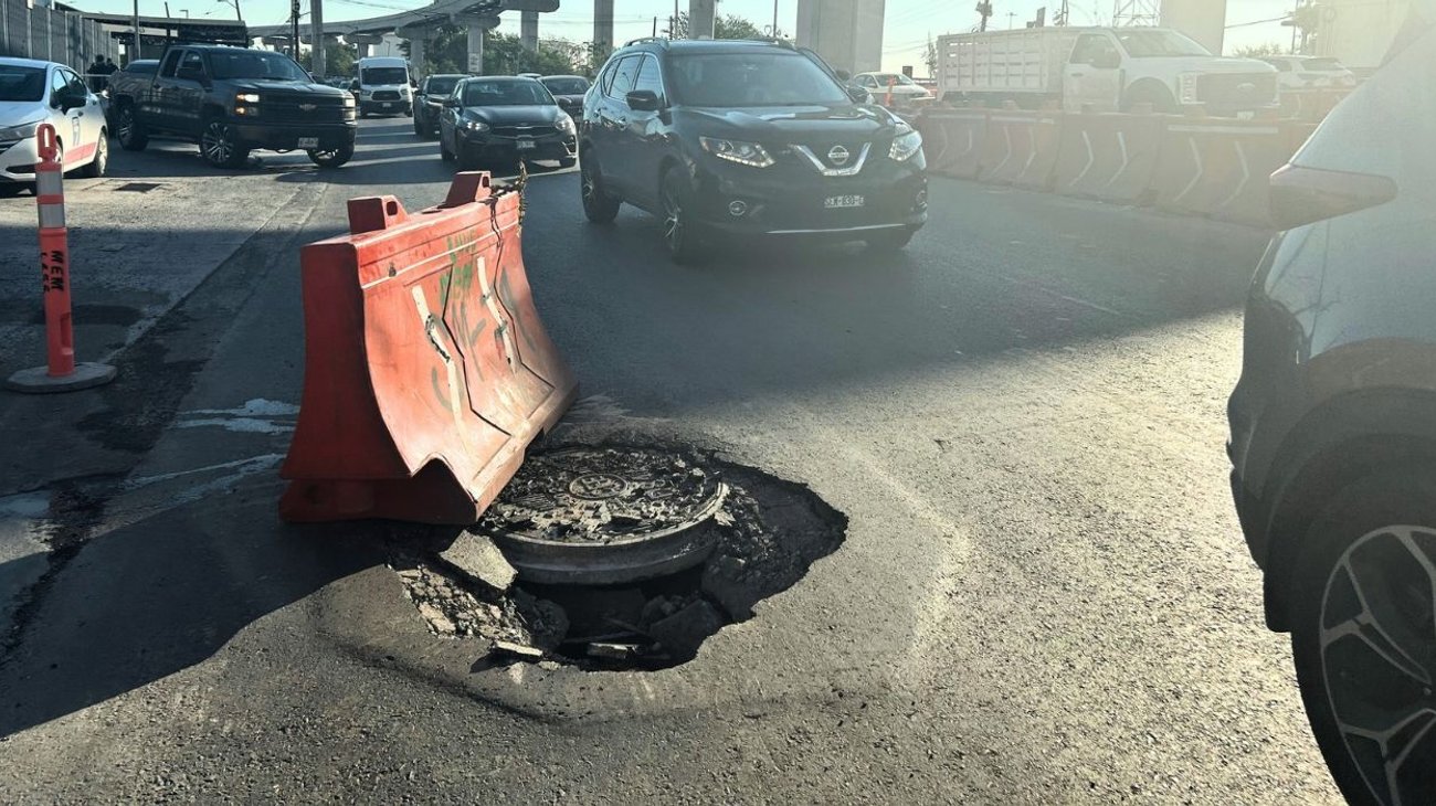 Registro dañado de CFE provoca caos vial en Miguel Alemán
