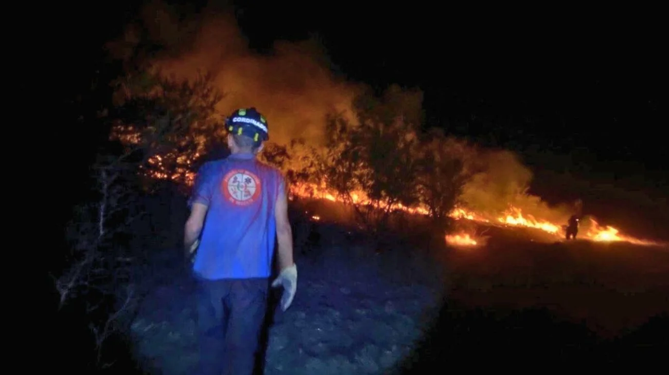 Incendio moviliza a bomberos en la colonia Santa Martha