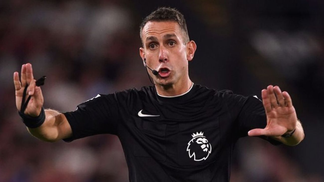 Exárbitro inglés niega acusación por video indebido de menor