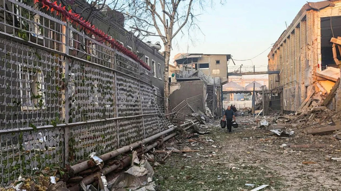 Ataque ruso a centro penitenciario deja 16 muertos en Zaporiyia