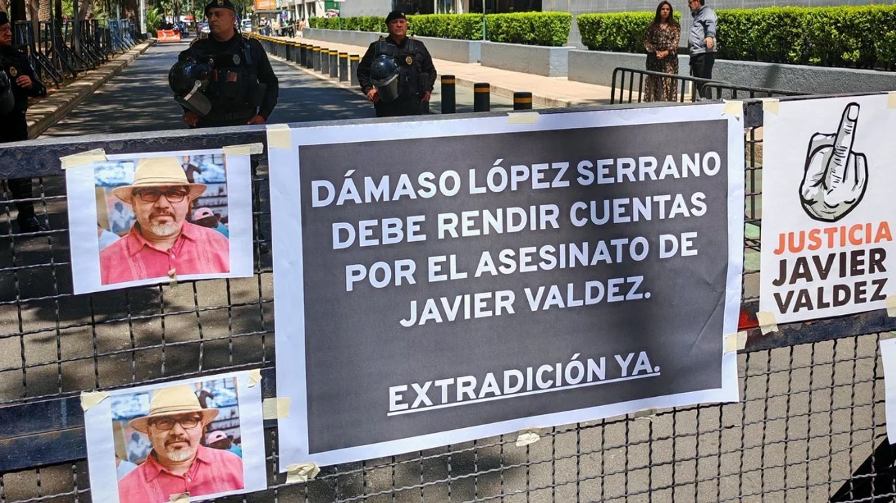 Protestan en embajada EUA por crimen del periodista Javier Valdez