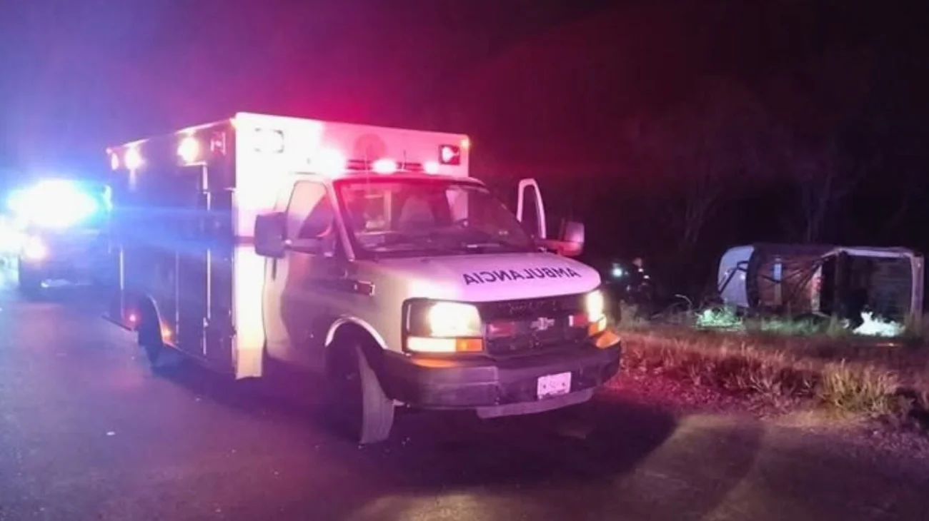 Vuelca patrulla de la Guardia Estatal y deja tres lesionados